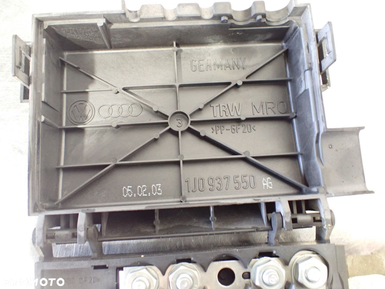 SKRZYNKA BEZPIECZNIKÓW AKU VOLKSWAGEN GOLF IV 1.9 1J0937550AG - 4
