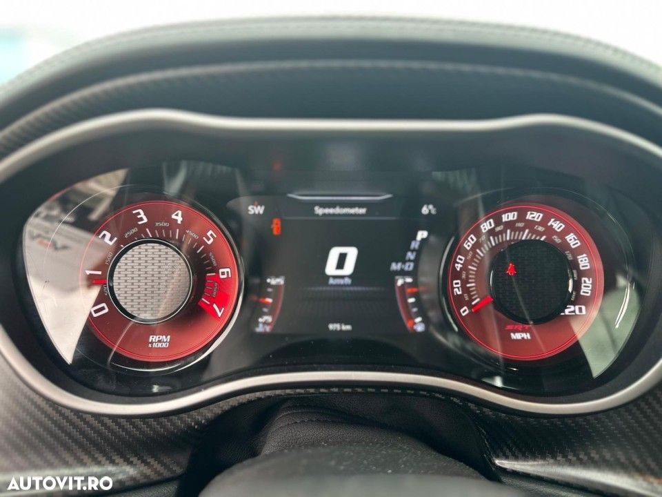 Dodge Challenger - 11