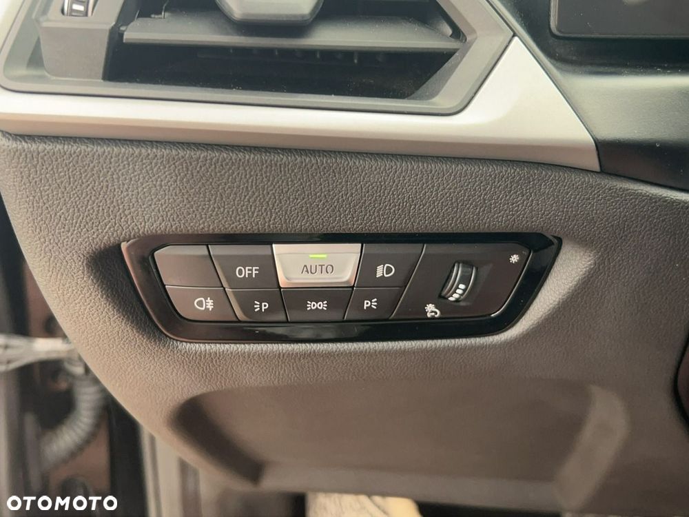 BMW Seria 3 318d mHEV - 26