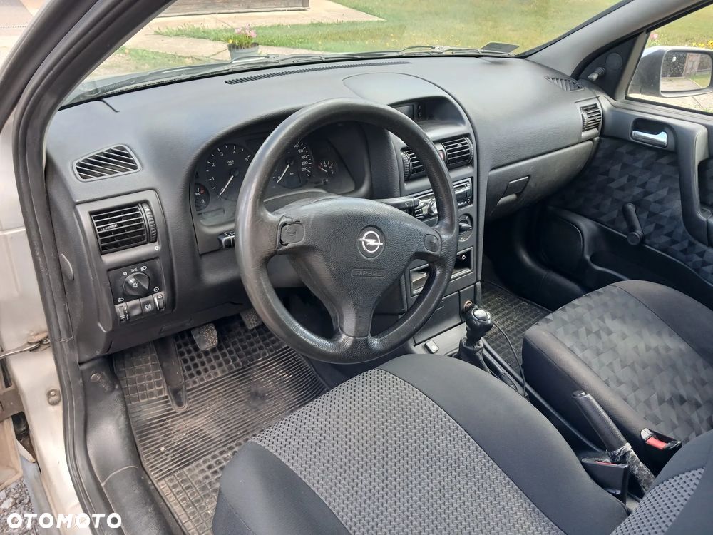 Opel Astra 1.6 - 8