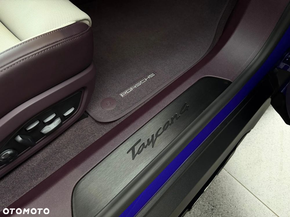 Porsche Taycan - 25