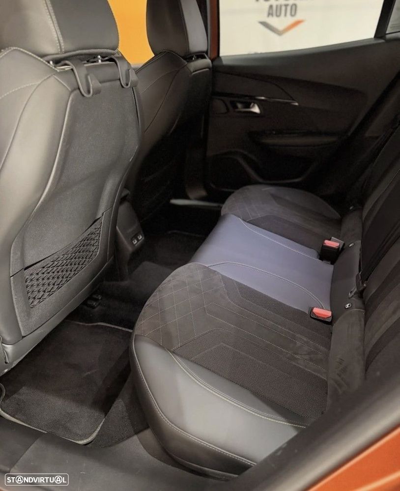 Peugeot 2008 1.2 PureTech GT EAT8 - 13