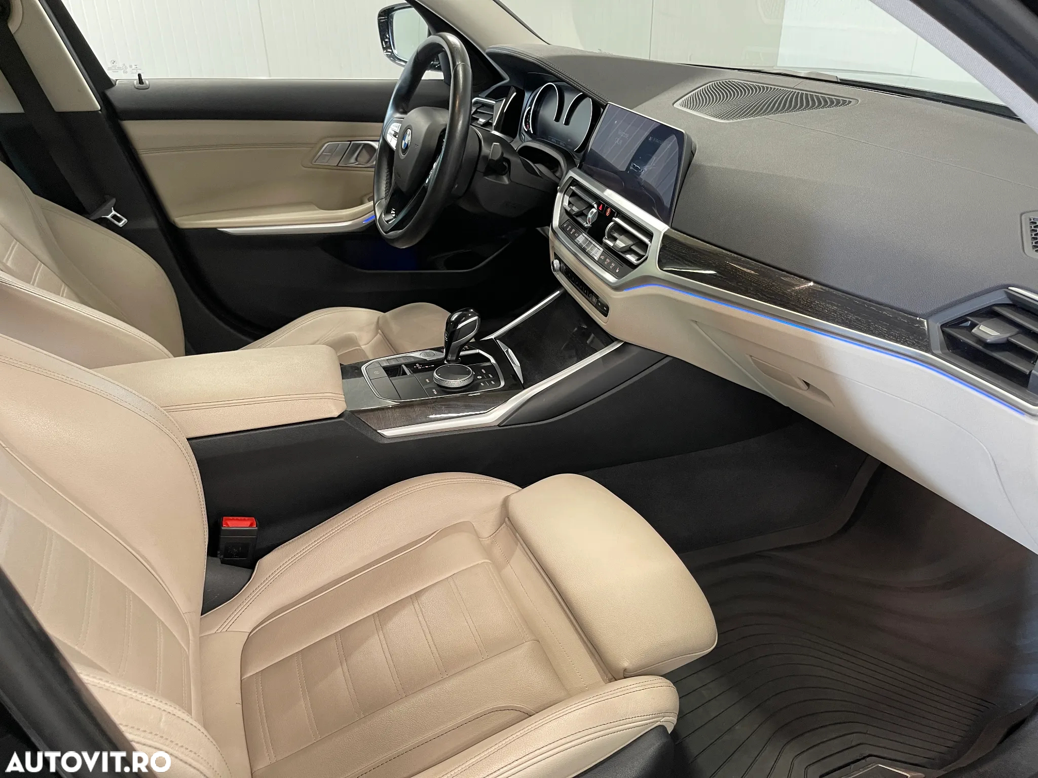 BMW Seria 3 330i xDrive AT - 11