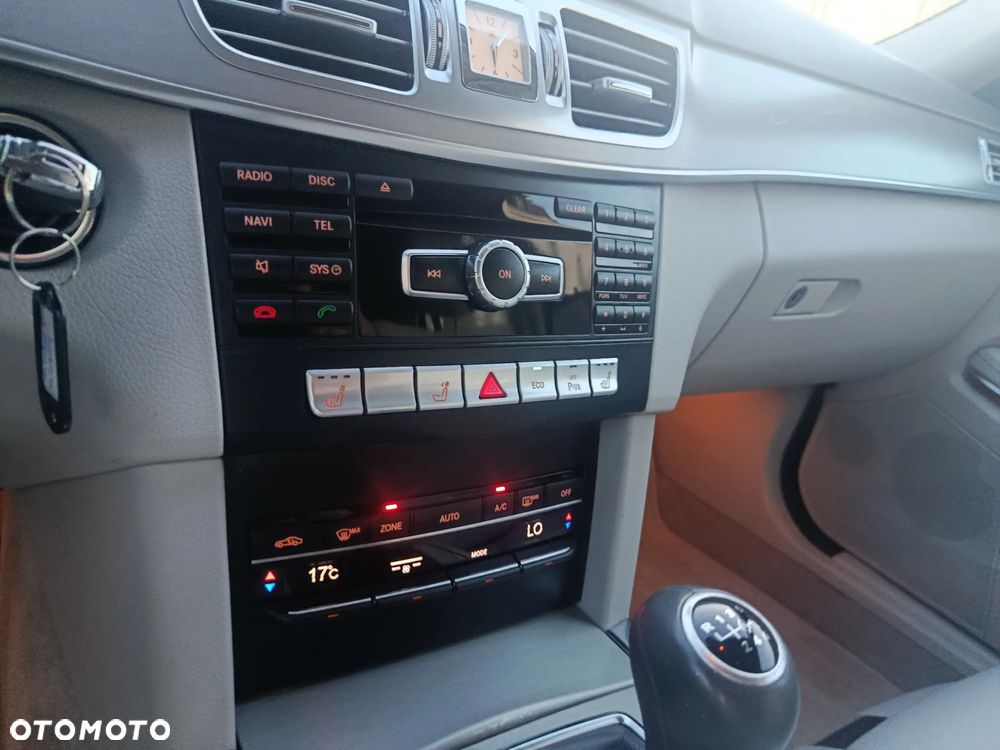 Mercedes-Benz Klasa E 220 CDI BlueEff - 32