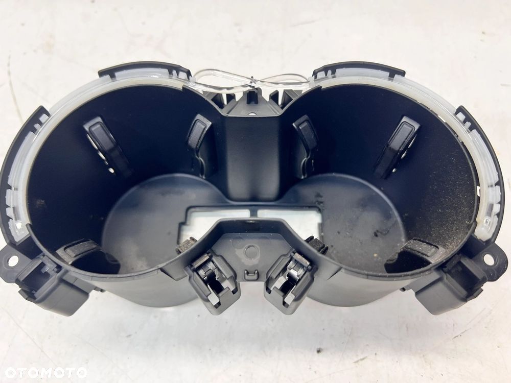 UCHWYT SCHOWEK NA KUBKI AUDI A4 B9 8W0862533A/B - 4