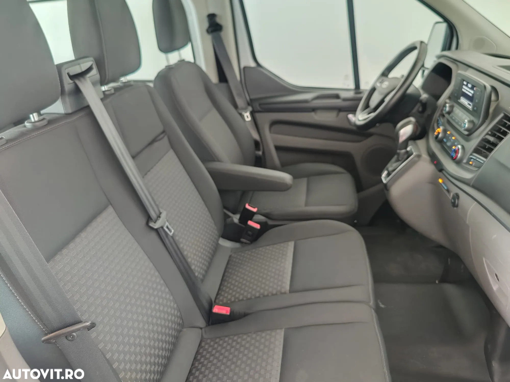 Ford Transit Custom Kombi 320 2.0 EcoBlue 130 CP L2H1 Trend Aut. - 15