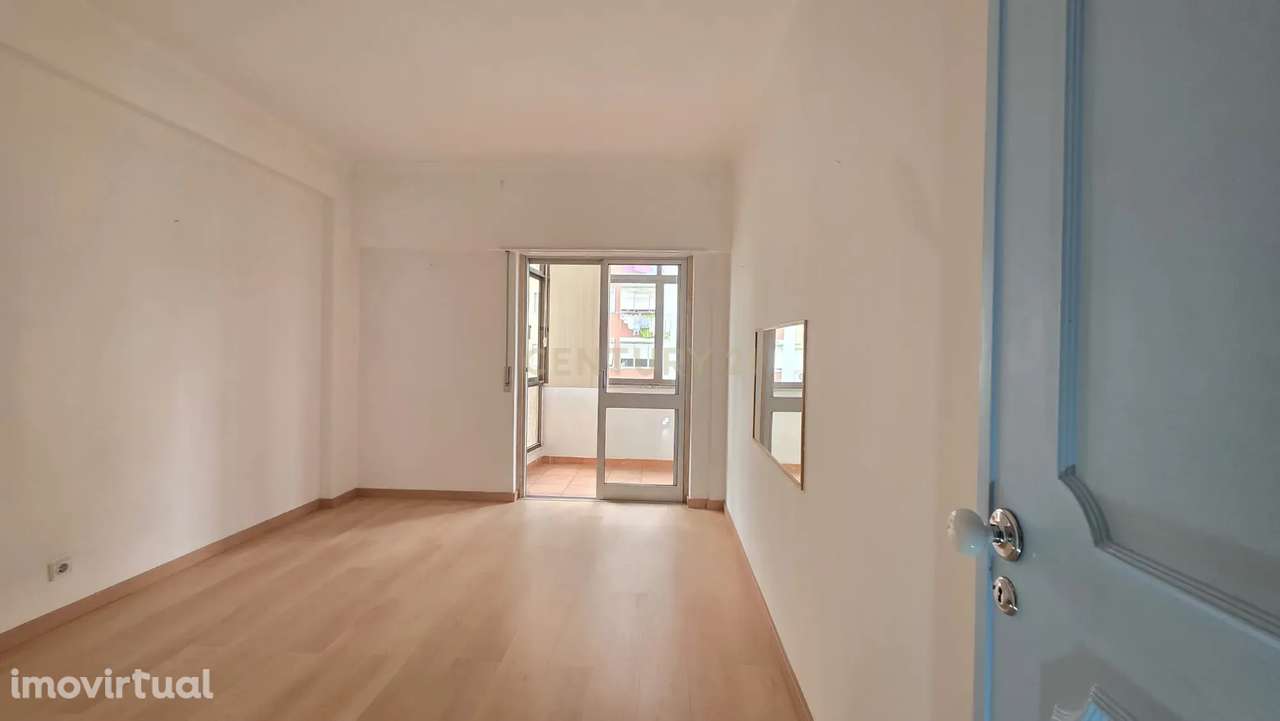 Apartamento T3 em Póvoa de Santo Adrião com Vista Desafogada - Grande imagem: 4/32