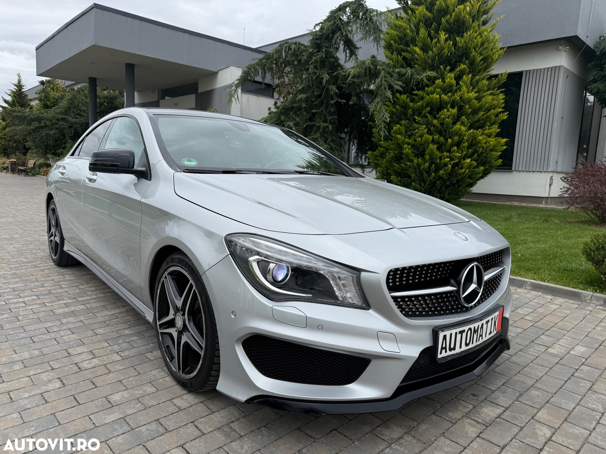 Mercedes-Benz CLA 180 7G-DCT AMG Line - 4