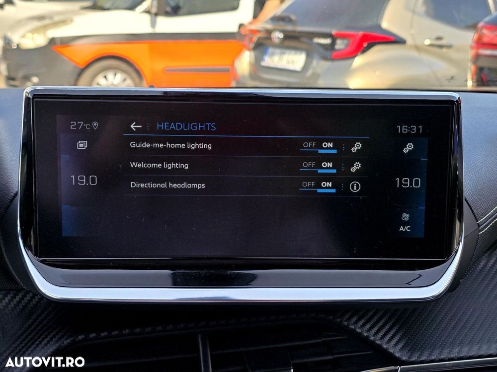 Peugeot 2008 1.2 L PureTech STT EAT8 GT Line - 23