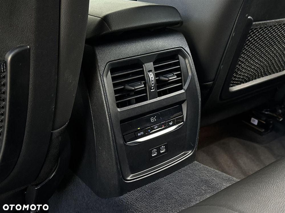 BMW Seria 3 320d xDrive - 23