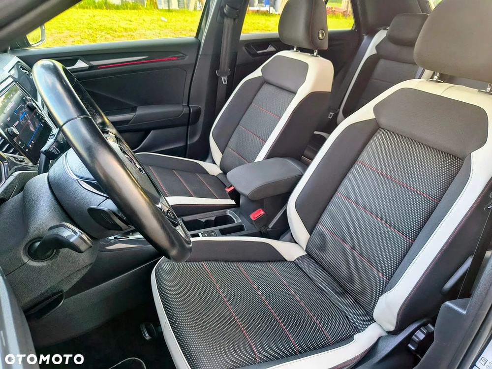 Volkswagen T-Roc - 17