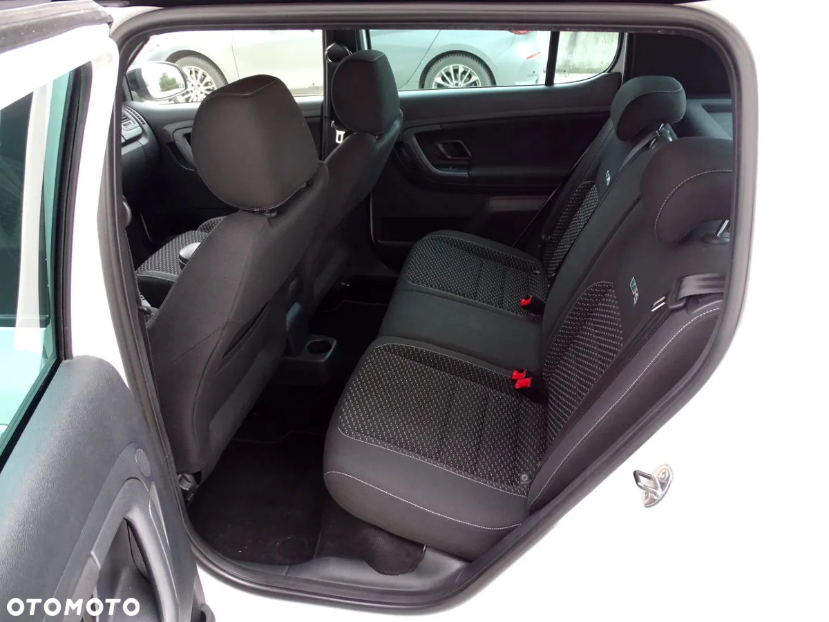 Skoda Fabia 1.4 TSI DSG RS - 14