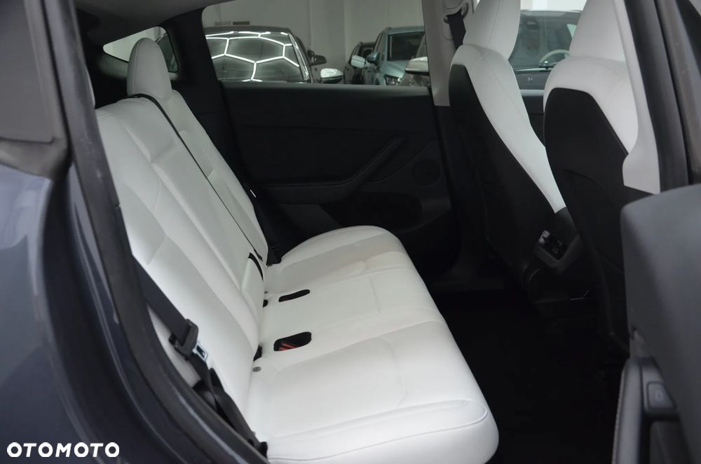 Tesla Model Y Long Range Dual Motor AWD - 13