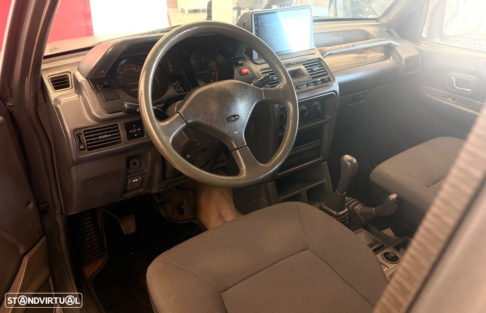Mitsubishi Pajero 2.5 TDi GLX - 5