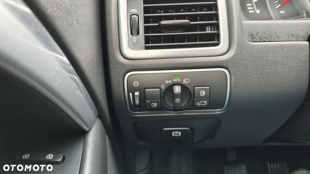 Volvo V70 D2 Momentum - 16