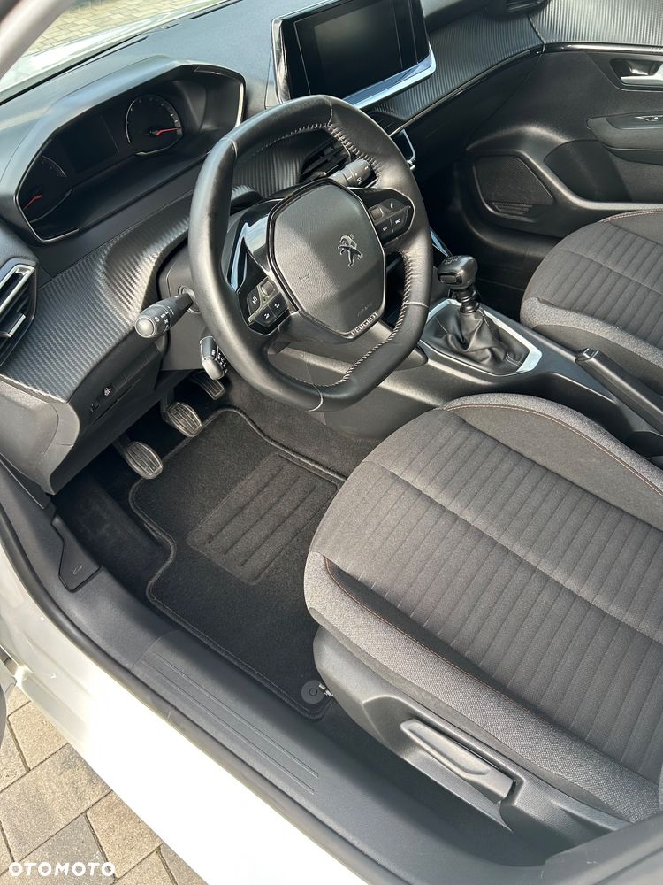 Peugeot 208 - 12