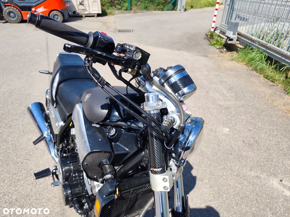 Yamaha Venture - 33