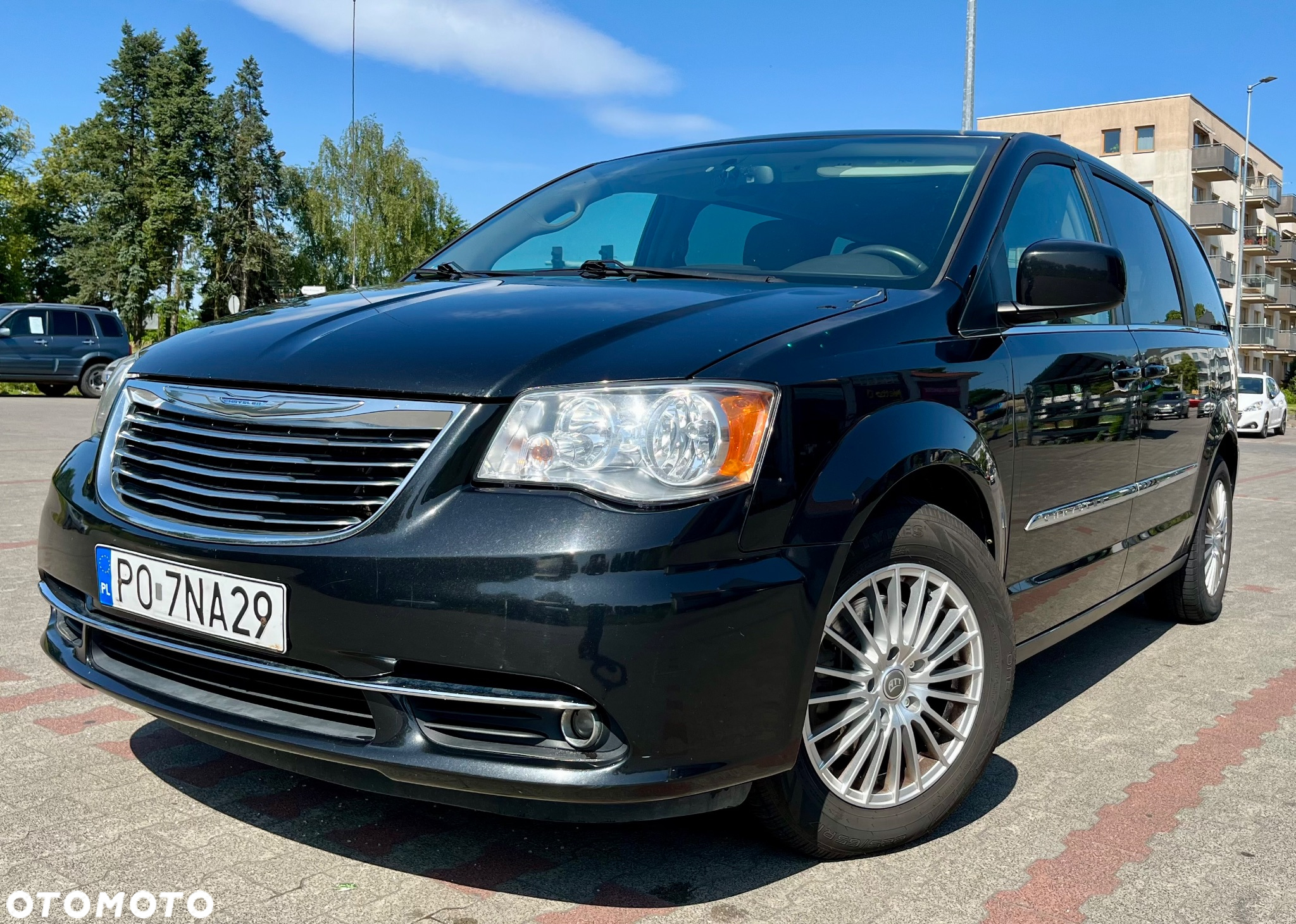 Chrysler Town & Country - 9