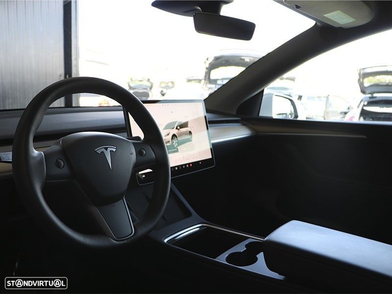 Tesla Model Y - 9