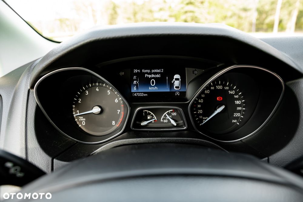 Ford Focus 1.0 EcoBoost Trend - 29