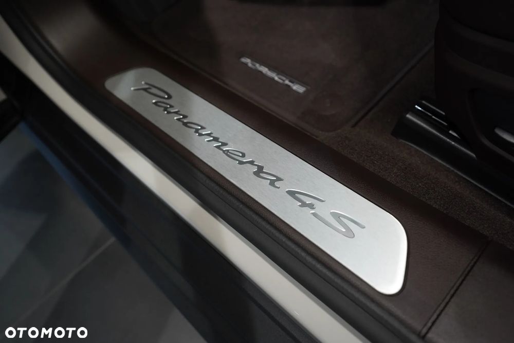 Porsche Panamera 4S E-Hybrid PHEV - 25