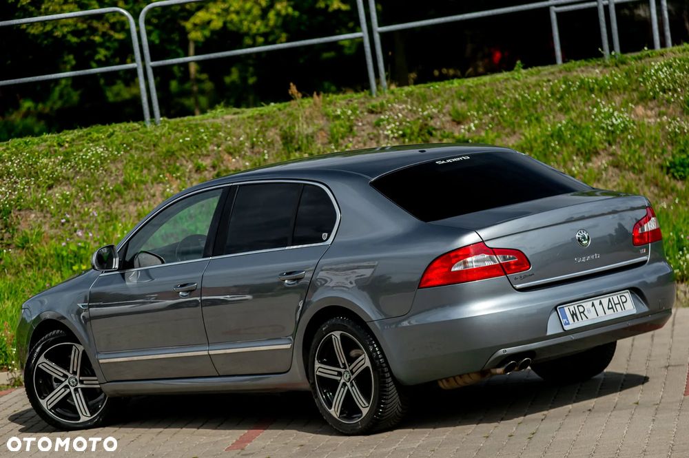 Skoda Superb 2.0 TDI Family DSG - 14