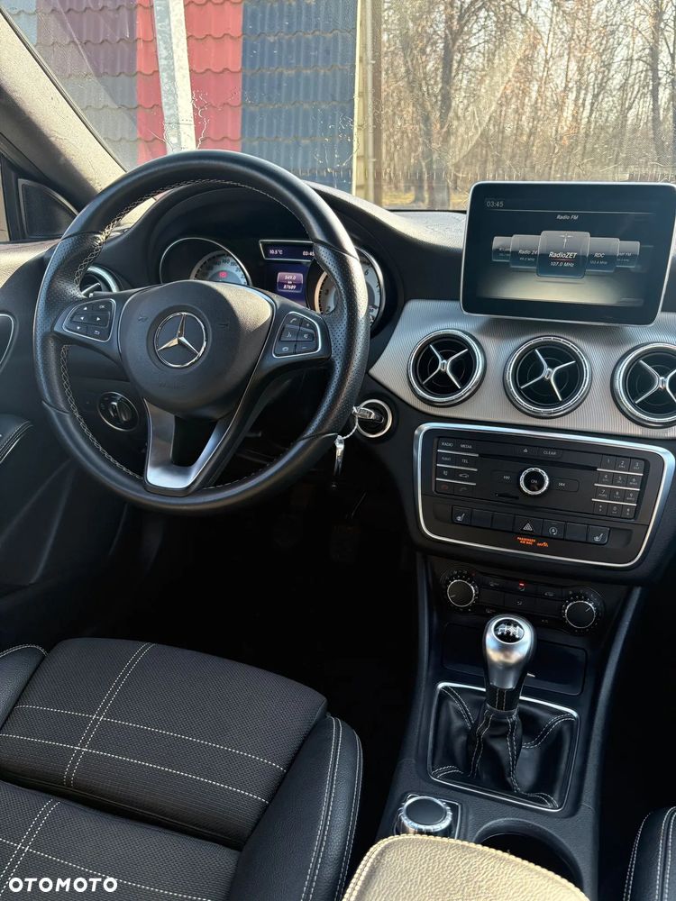 Mercedes-Benz CLA 180 UrbanStyle Edition - 10