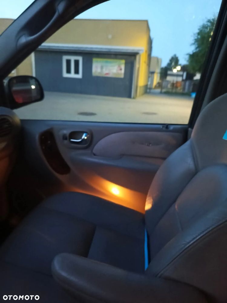 Chrysler Town & Country 3.8 - 8