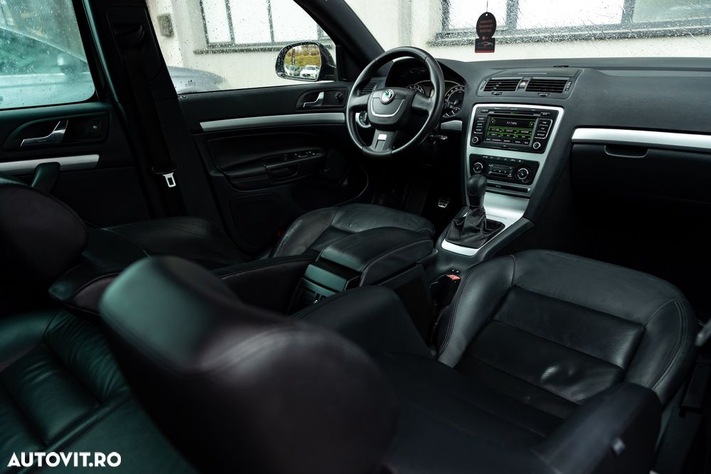 Skoda Octavia Combi 2.0 TDI DPF RS - 5