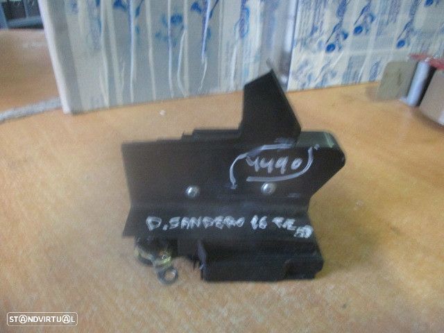 Fecho 825033585RF DACIA SANDERO 2016 5P TE 2 PINOS DACIA SANDERO 2 FASE 1 2016 0.9I 90CV 5P AZUL TE 2 PINOS DACIA SANDERO 2 FASE 2 2017 0.9I 90CV 5P LARANJA TE - 4