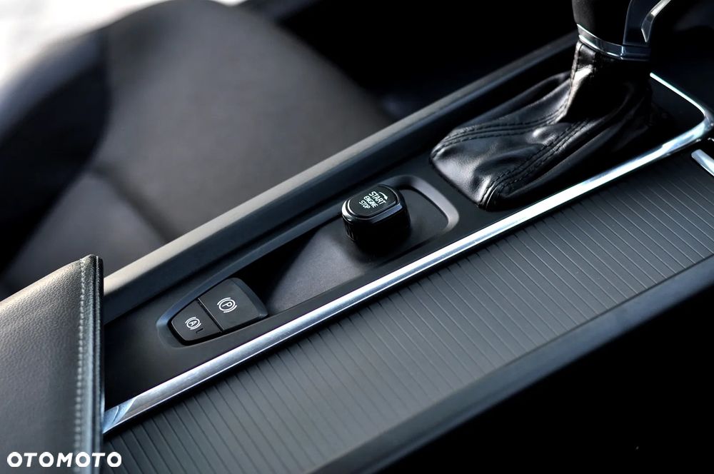 Volvo V60 D3 Momentum Pro - 33