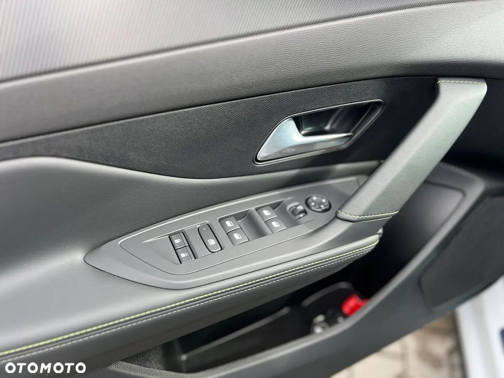 Peugeot 408 1.2 PureTech mHEV GT S&S e-DSC6 - 17