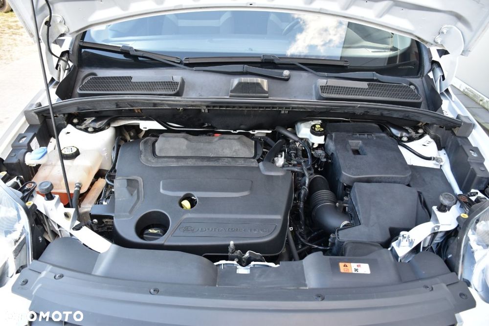 Ford Kuga 2.0 TDCi 2x4 Titanium - 26