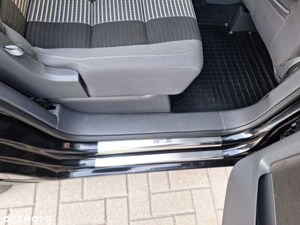 Volkswagen Touran 1.9 TDI DPF Highline - 27