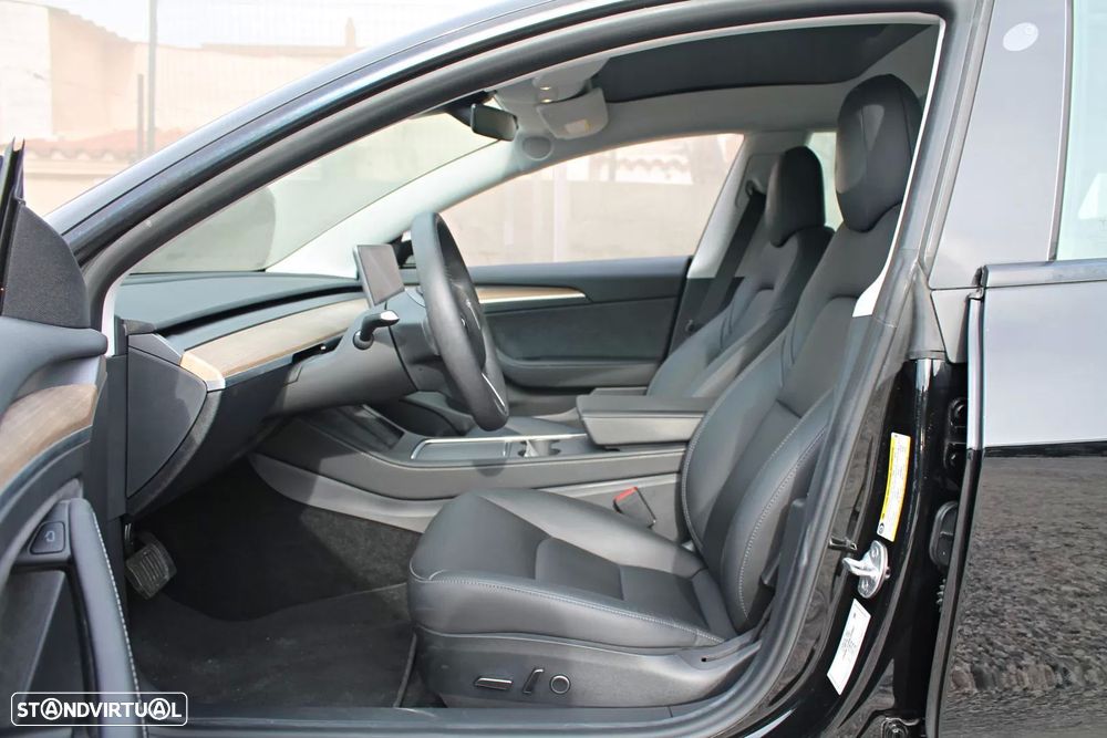 Tesla Model 3 Standard Range Plus RWD — fotografia 10