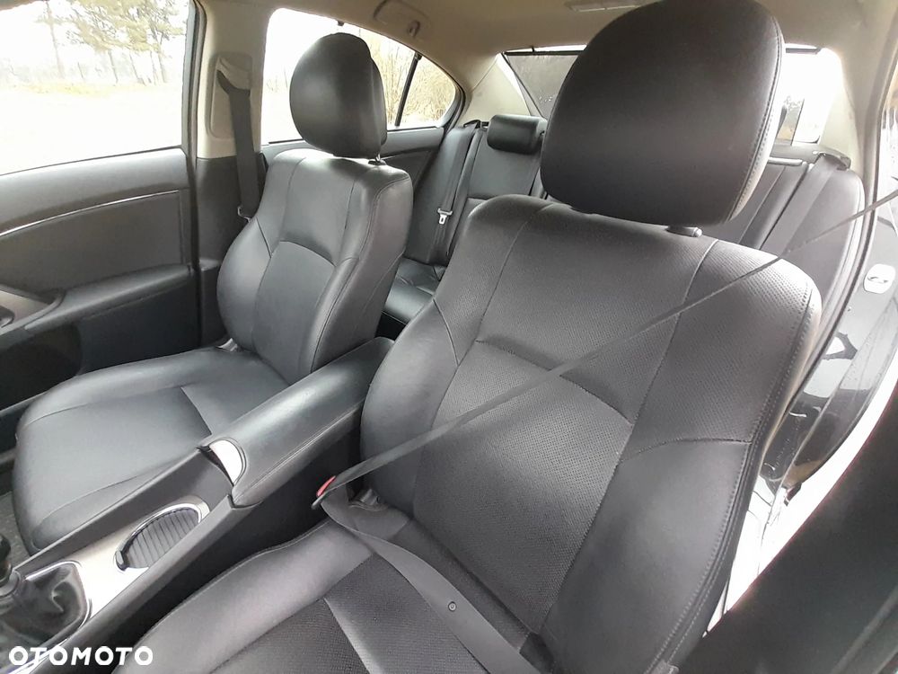 Toyota Avensis 2.2 D-CAT Premium - 14