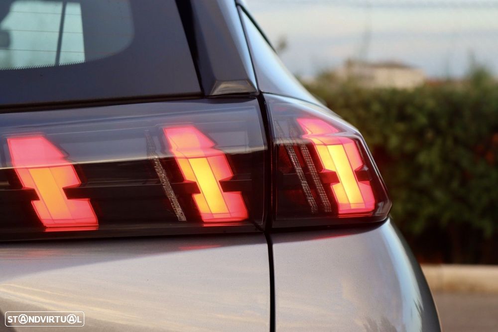 Peugeot 2008 1.2 PureTech Active - 12