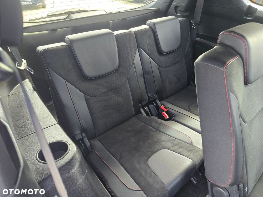 Ford S-Max - 11