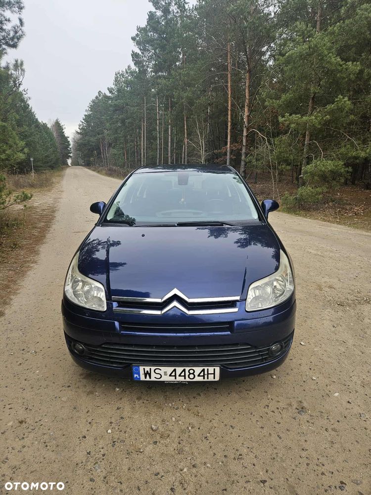 Citroën C4 1.6 16V Confort - 1