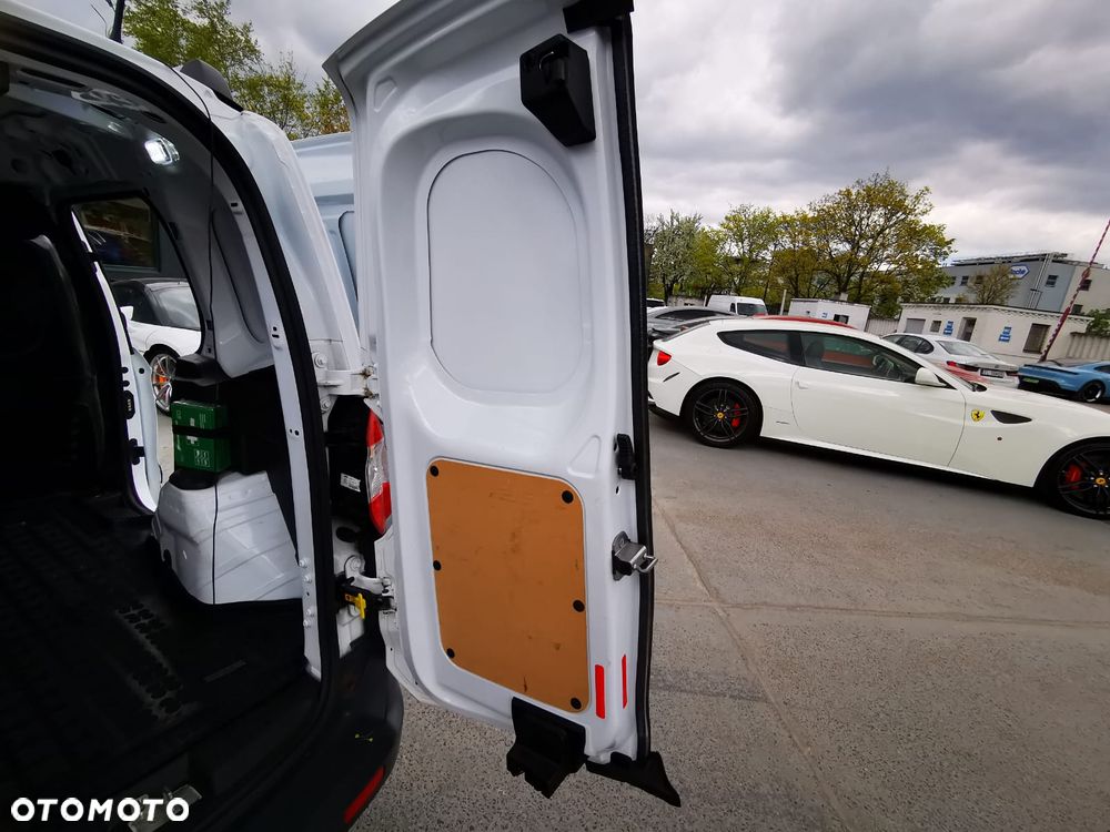 Ford Transit Courier - 28