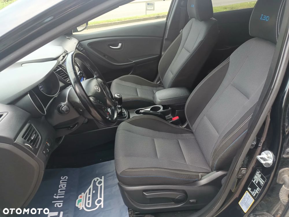 Hyundai i30 blue 1.6 CRDi Style - 18
