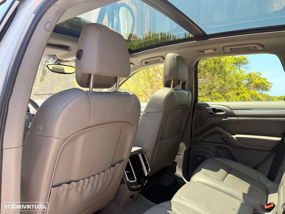 Porsche Cayenne S - 16
