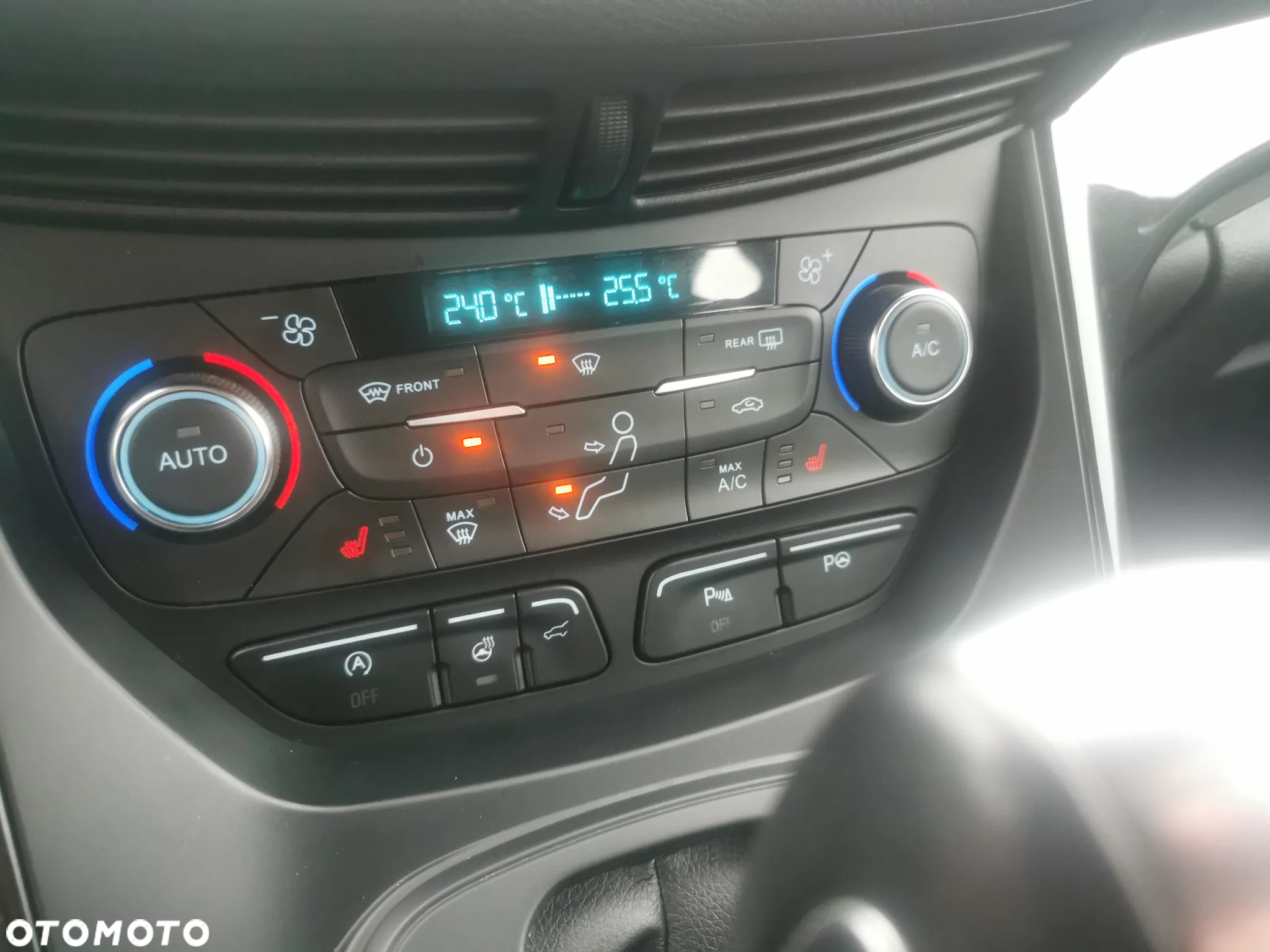 Ford Kuga 2.0 TDCi 4x4 Titanium - 21