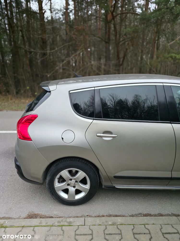 Peugeot 3008 Hybrid4 - 13