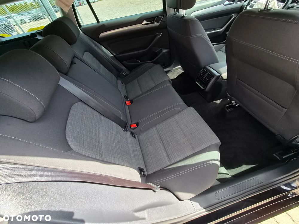 Volkswagen Passat 2.0 TDI SCR DSG Business - 9