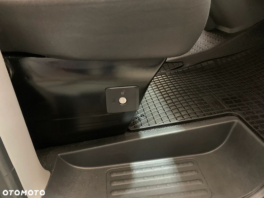 Volkswagen TRANSPORTER T6 VAN 3os. L2H1 Long MAXI WZMOCNIONY DMC3.2t. Ładowność 1242kg, Paka 3m, Homologacja VAT-1, Reflektory LED DIODOWE, Lampy tył LED, Kamera, Czujniki, Dogrzewanie Webasto 5kW, Automatyczne światła, Mocny silnik 2.0TDI DNA 150KM 6cio biegowa skrzynia biegów! Kolor srebrny Reflex Metalik, ZABUDOWA ładowni wraz z podsufitką i oś. LED! Fabryczny alarm, Przebieg tylko 53tys.km! - 29