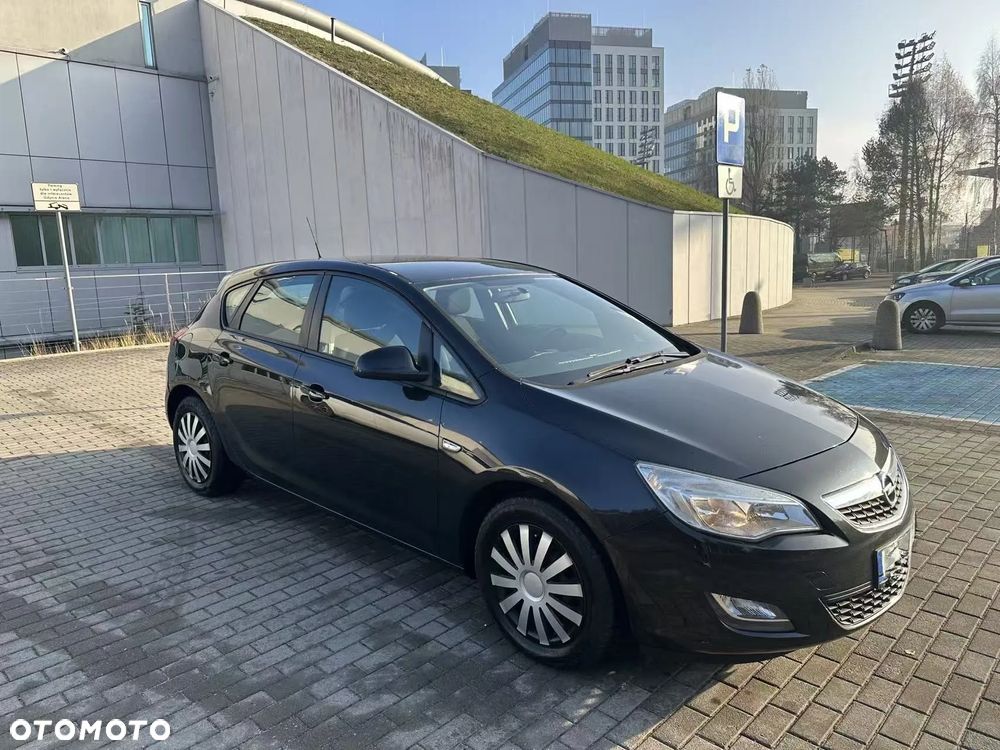 Opel Astra 1.6 Enjoy - 1