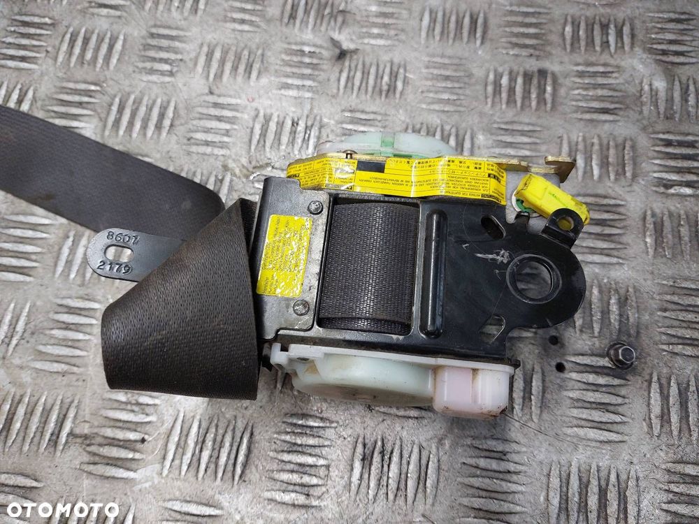 PAS BEZPIECZEŃSTWA LEWY PRZÓD TOYOTA YARIS I 3D - 3