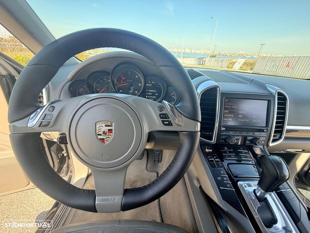 Porsche Cayenne - 16