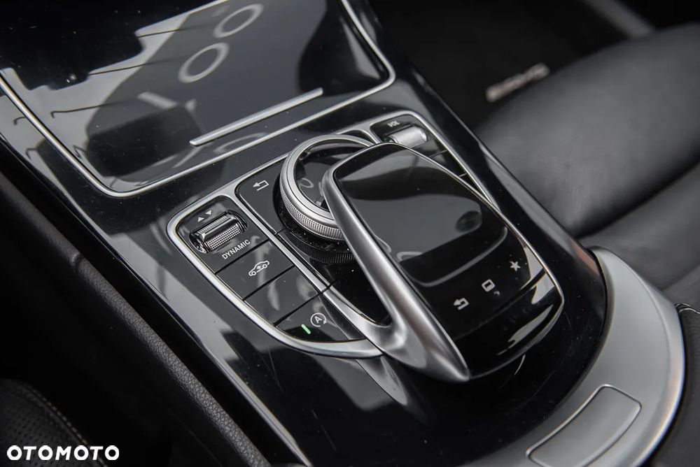 Mercedes-Benz Klasa C 400 4-Matic 9G-TRONIC - 28